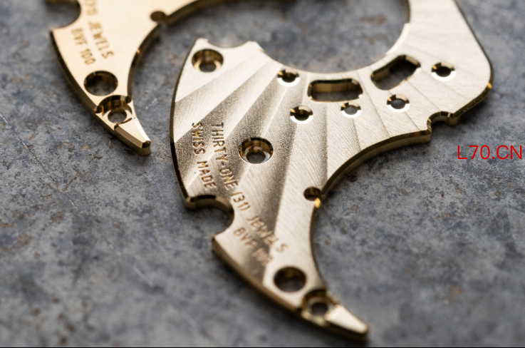 宝格丽Octo Finissimo系列37毫米款腕表搭载BVF100自动上链机芯