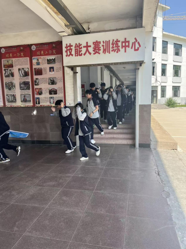 临沂市工业学校开展“5·12”防震减灾应急疏散演练