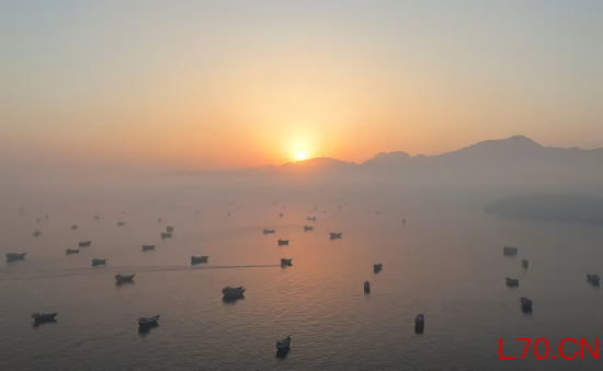 霍尔木兹海峡航运恢复常态恐需数周，甚至数月之久