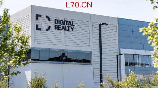 2026 年 5 月 31 日（周日），美国弗吉尼亚州斯特林市一处Digital Realty旗下的数据中心。NextEra 能源公司宣布将通过换股方式，以约 6700 亿美元收购多米尼恩能源公司，创下史上最大规模能源行业收购案，新成立的公用事业巨头业务范围将从佛罗里达州延伸至弗吉尼亚州扎堆布局的人工智能数据中心集群。